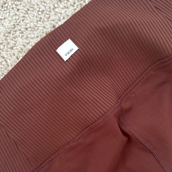 Vuori Burgundy Leggings - Picture 3 of 5